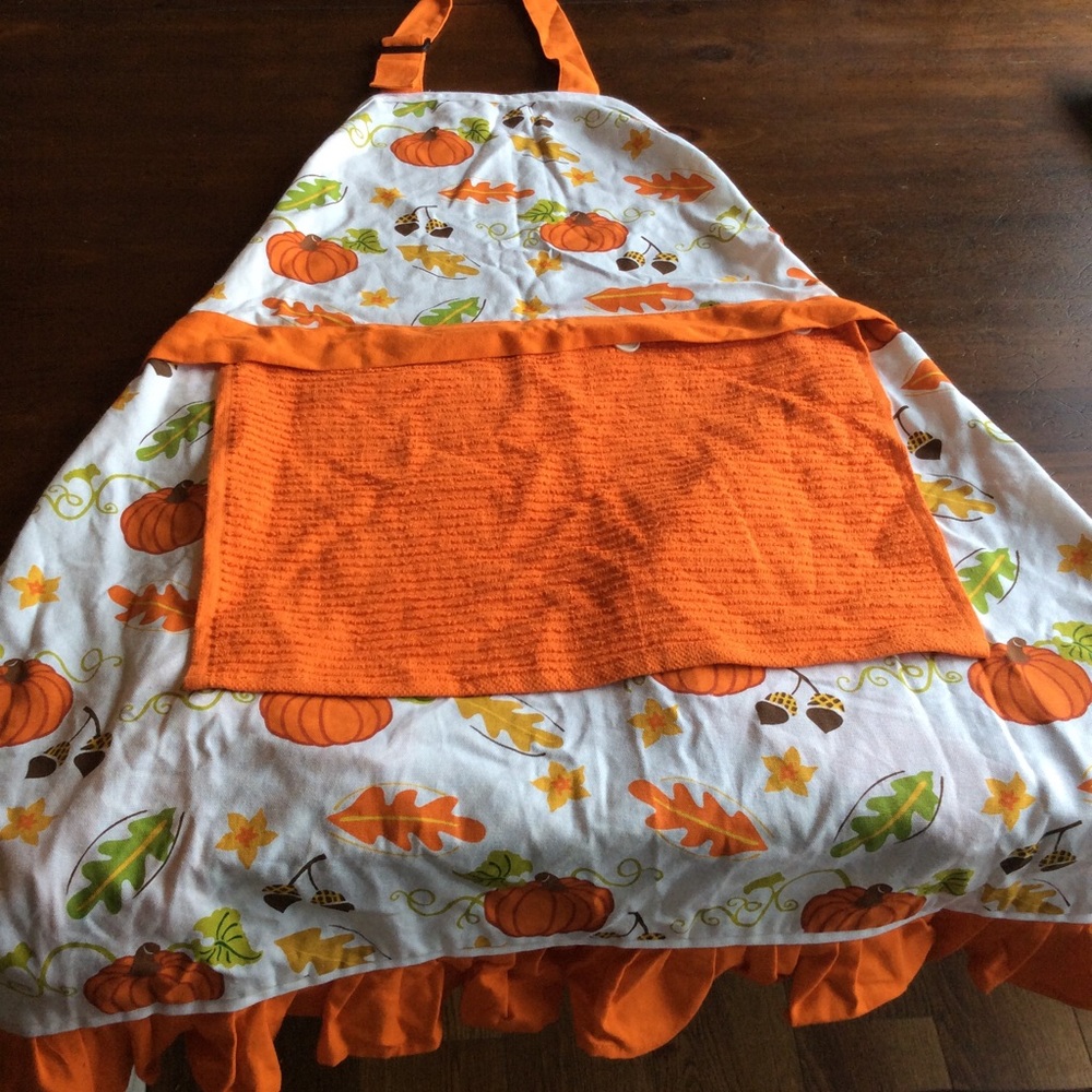 Mu Kitchen fall print apron